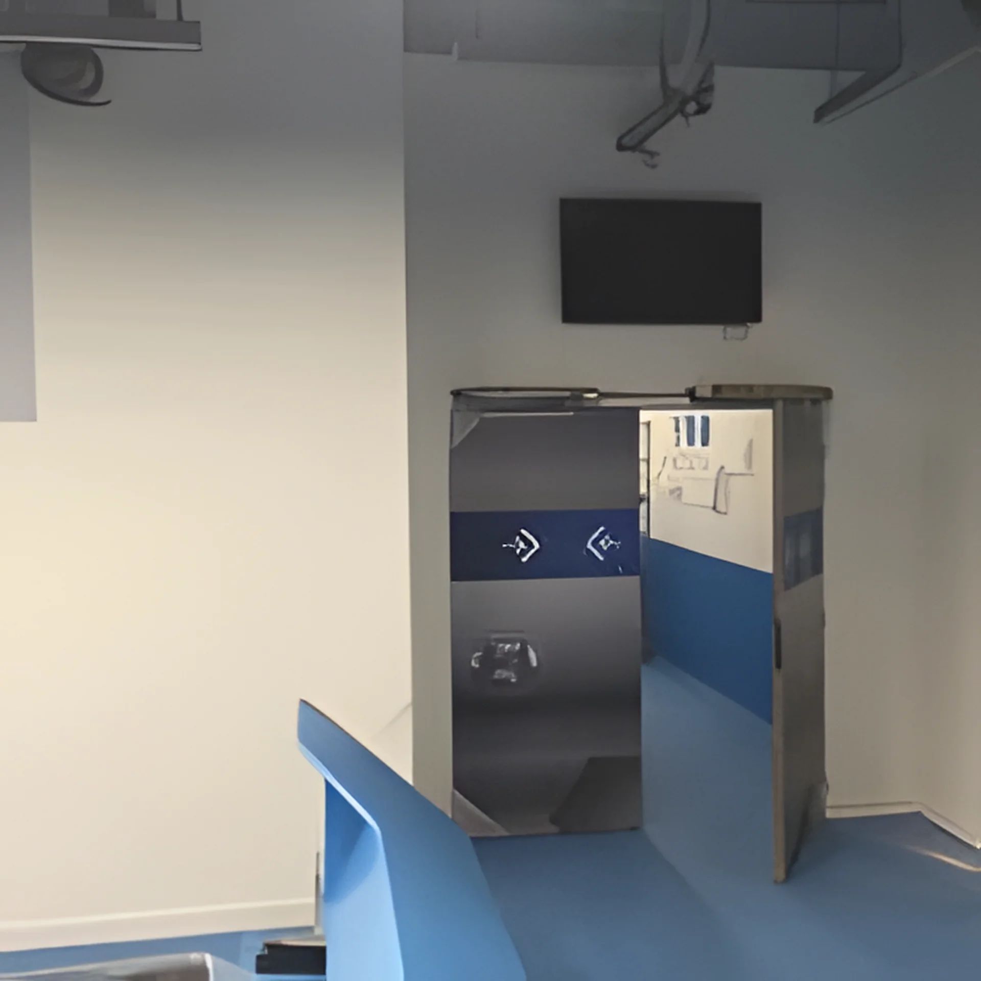 Entrée avec porte métallique